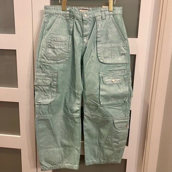 WE THE FREE Free People Lap of Luxury metallic barrel cargo jeans. Size 31